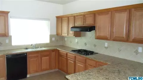 995 Prosperity Dr, Lemoore, CA 93245 photo 2
