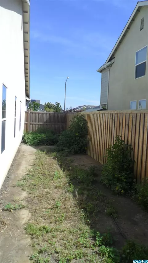995 Prosperity Dr, Lemoore, CA 93245 photo 9