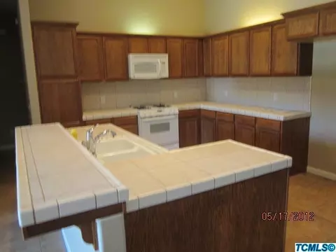 1175 E Richard Smith Ave, Tulare, CA 93274 photo 4