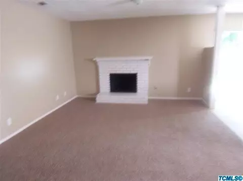 1382 E Birch Ave, Tulare, CA 93274 photo 3