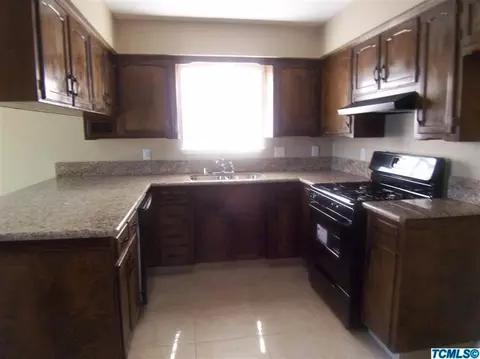 1382 E Birch Ave, Tulare, CA 93274 photo 6