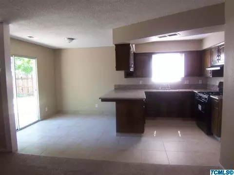 1382 E Birch Ave, Tulare, CA 93274 photo 4