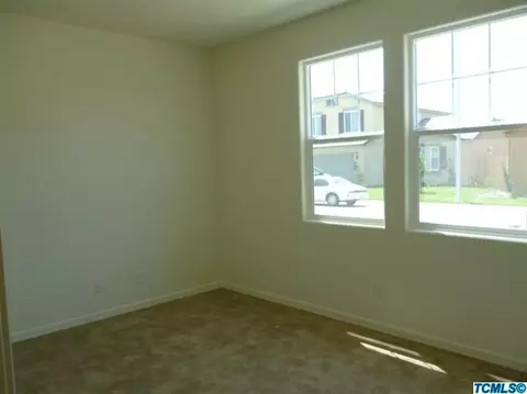 1013 Jasmin, Dinuba, CA 93618 photo 5