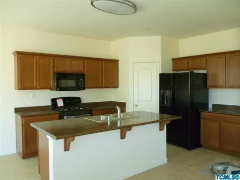 1013 Jasmin, Dinuba, CA 93618 photo 4