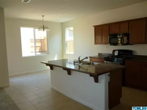1013 Jasmin, Dinuba, CA 93618 photo 6