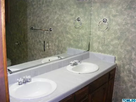 2110 E Kaweah Ct, Visalia, CA 93292 photo 13