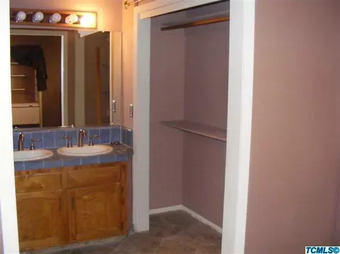 2110 E Kaweah Ct, Visalia, CA 93292 photo 11