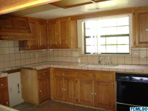 143 E Myer Ave, Exeter, CA 93221 photo 2