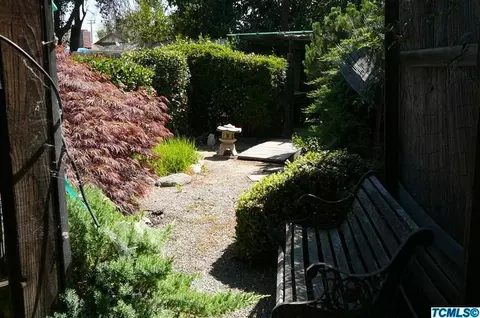 2548 W Iris Ave, Visalia, CA 93277 photo 4