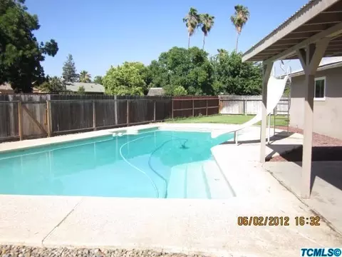 531 Nelson St, Exeter, CA 93221 photo 2