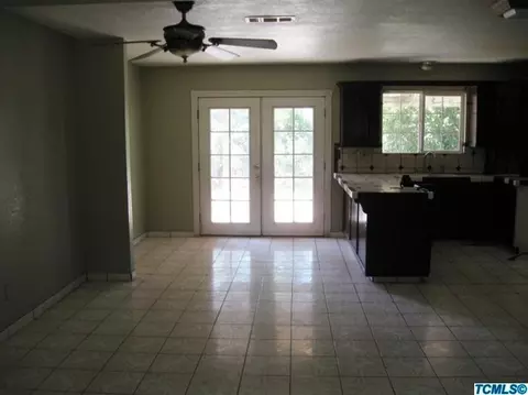 319 E Sunnyview Ave, Visalia, CA 93291 photo 2