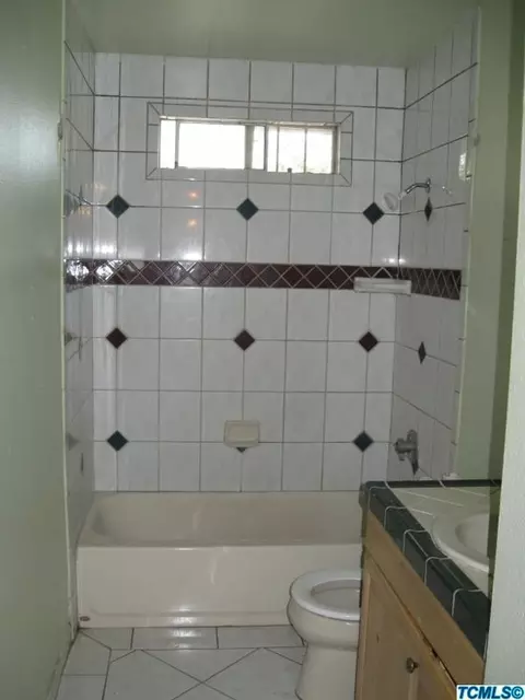 319 E Sunnyview Ave, Visalia, CA 93291 photo 8