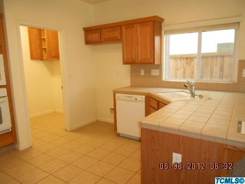 386 E Stanley Ave, Reedley, CA 93654 photo 3