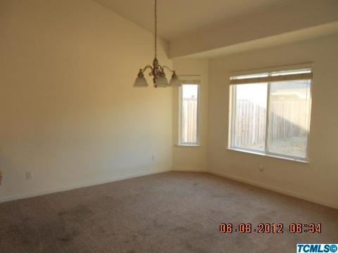 386 E Stanley Ave, Reedley, CA 93654 photo 4