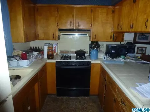 1765 E Kohn Ave, Tulare, CA 93274 photo 2