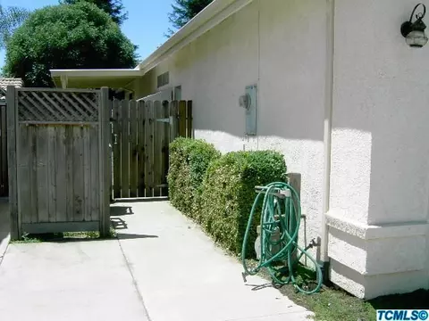 1619 E Parkview Ave, Visalia, CA 93292 photo 2