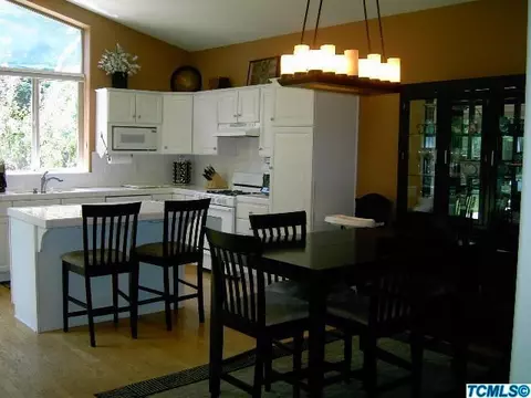 1619 E Parkview Ave, Visalia, CA 93292 photo 12