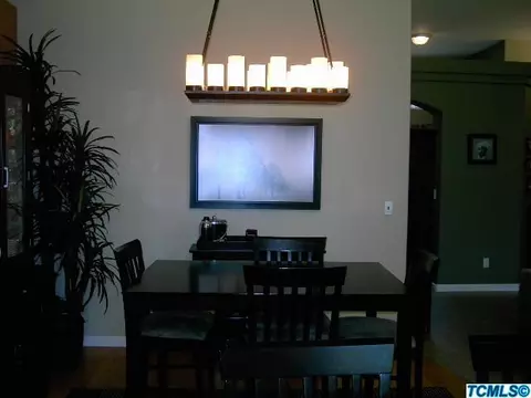1619 E Parkview Ave, Visalia, CA 93292 photo 10