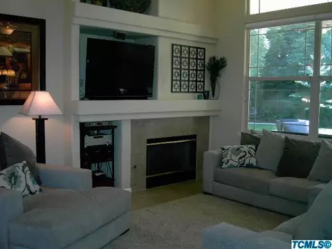 1619 E Parkview Ave, Visalia, CA 93292 photo 5