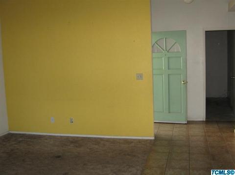 1722 E Babcock Ave, Visalia, CA 93292 photo 2