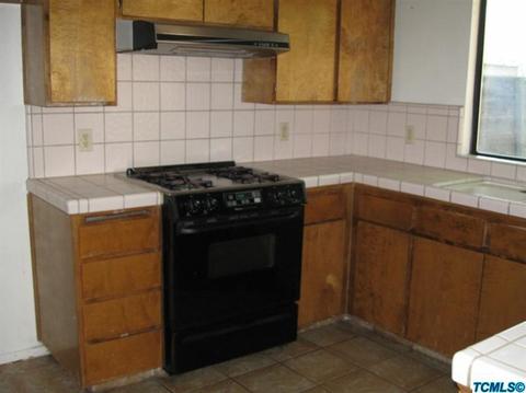 1722 E Babcock Ave, Visalia, CA 93292 photo 3