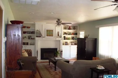 1615 E Academy Ave, Tulare, CA 93274 photo 2