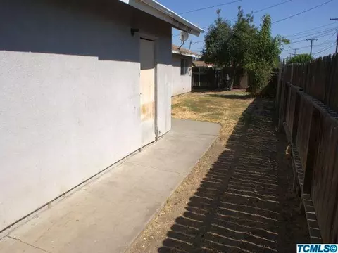 1024 Elm Ave, Tulare, CA 93274 photo 4