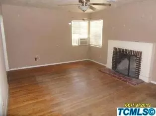 1005 E Laurel Ave, Visalia, CA 93292 photo 2