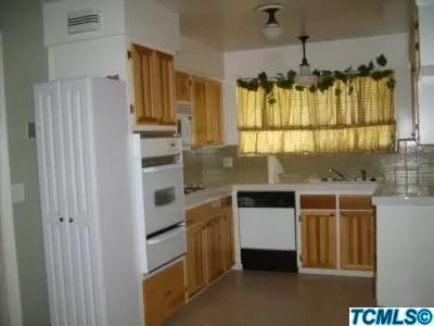 238 W Spruce Ave, Lemoore, CA 93245 photo 7