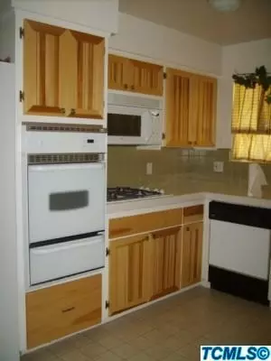 238 W Spruce Ave, Lemoore, CA 93245 photo 8