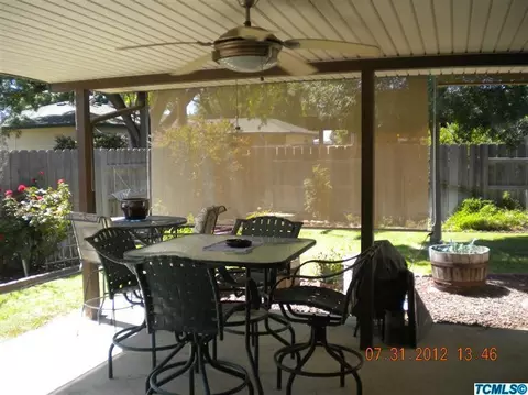 77 Acacia Dr, Lemoore, CA 93245 photo 2