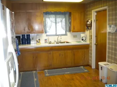 77 Acacia Dr, Lemoore, CA 93245 photo 4