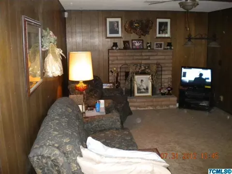 77 Acacia Dr, Lemoore, CA 93245 photo 3