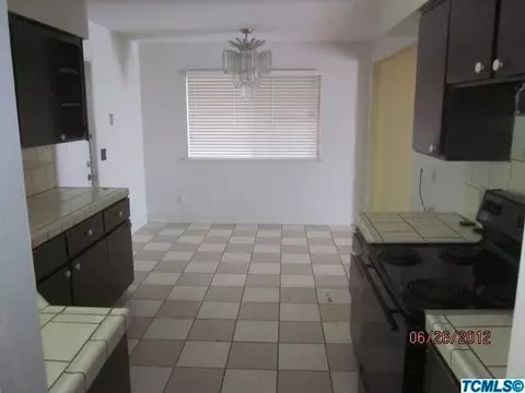 443 Alder Dr, Lemoore, CA 93245 photo 2