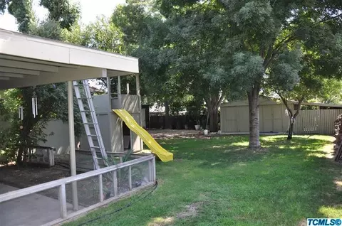 892 S Latimer St, Tulare, CA 93274 photo 6