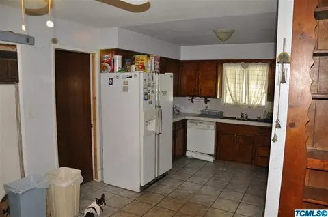 892 S Latimer St, Tulare, CA 93274 photo 3