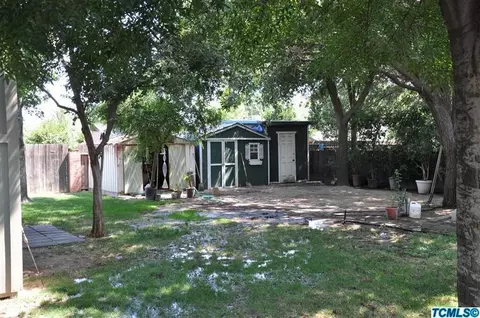 892 S Latimer St, Tulare, CA 93274 photo 7