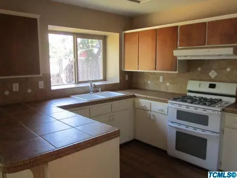 1939 E Vine Ave, Visalia, CA 93292 photo 7