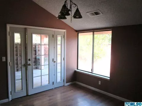 1939 E Vine Ave, Visalia, CA 93292 photo 8