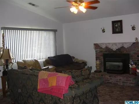 1376 E Brea Ave, Tulare, CA 93274 photo 3