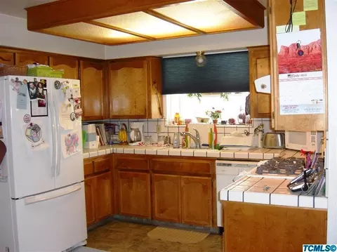 1376 E Brea Ave, Tulare, CA 93274 photo 6