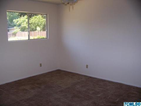 2429 E Paradise Ave, Visalia, CA 93292 photo 7