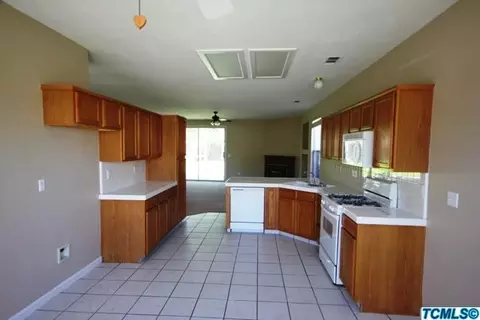 1745 Hatch Ave, Tulare, CA 93274 photo 5