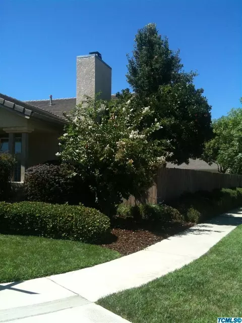 1180 Malbec Ct, Tulare, CA 93274 photo 2