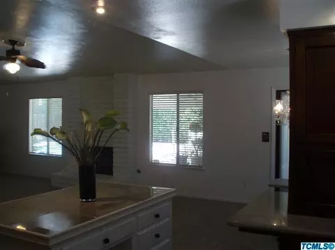 1340 E Carmelo Ave, Tulare, CA 93274 photo 9
