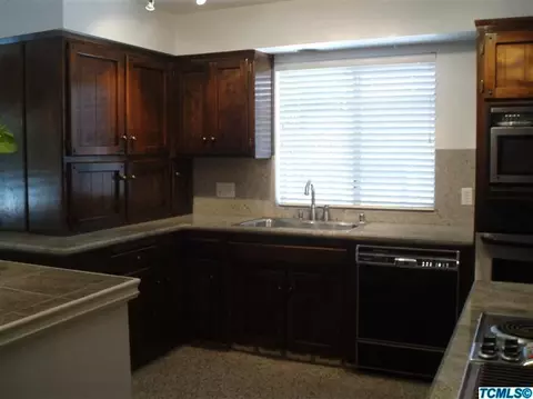 1340 E Carmelo Ave, Tulare, CA 93274 photo 8
