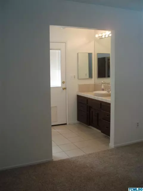 1340 E Carmelo Ave, Tulare, CA 93274 photo 16