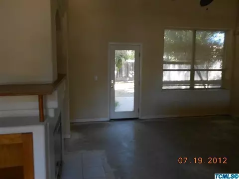 1338 E Dorothea Ave, Visalia, CA 93292 photo 2