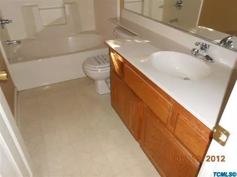 1338 E Dorothea Ave, Visalia, CA 93292 photo 10