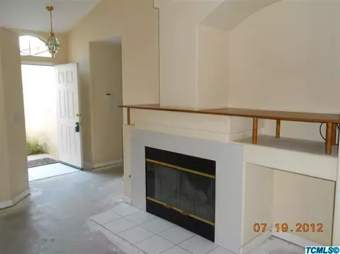 1338 E Dorothea Ave, Visalia, CA 93292 photo 3